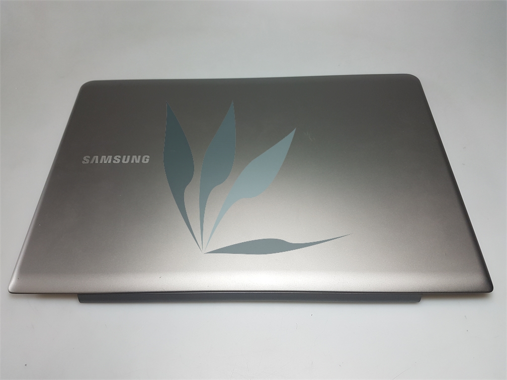 Capot LCD gris argenté pour Samsung NP530U4B